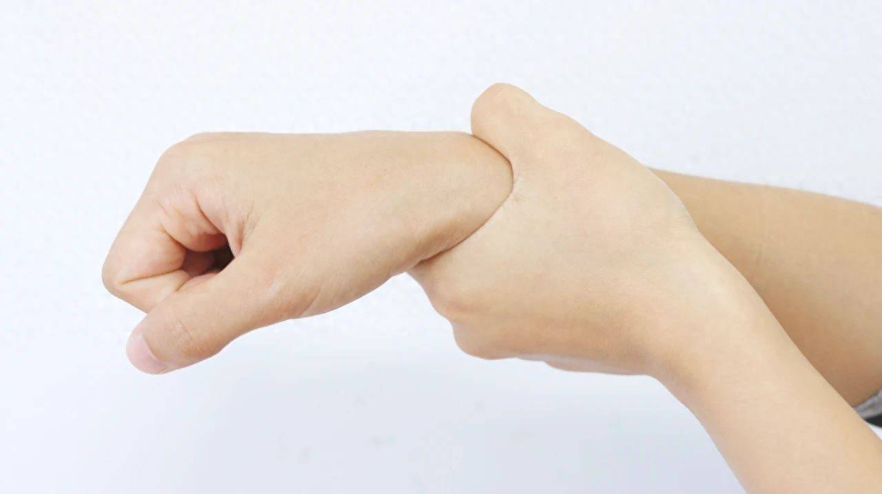 痛风的“祸根”找到了，医生警示：3种食物再吃，会让你下不了地