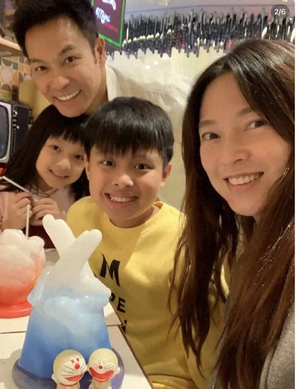 TVB视帝14岁女儿打扮引争议！穿低胸背心被指太暴露，肤色偏黑