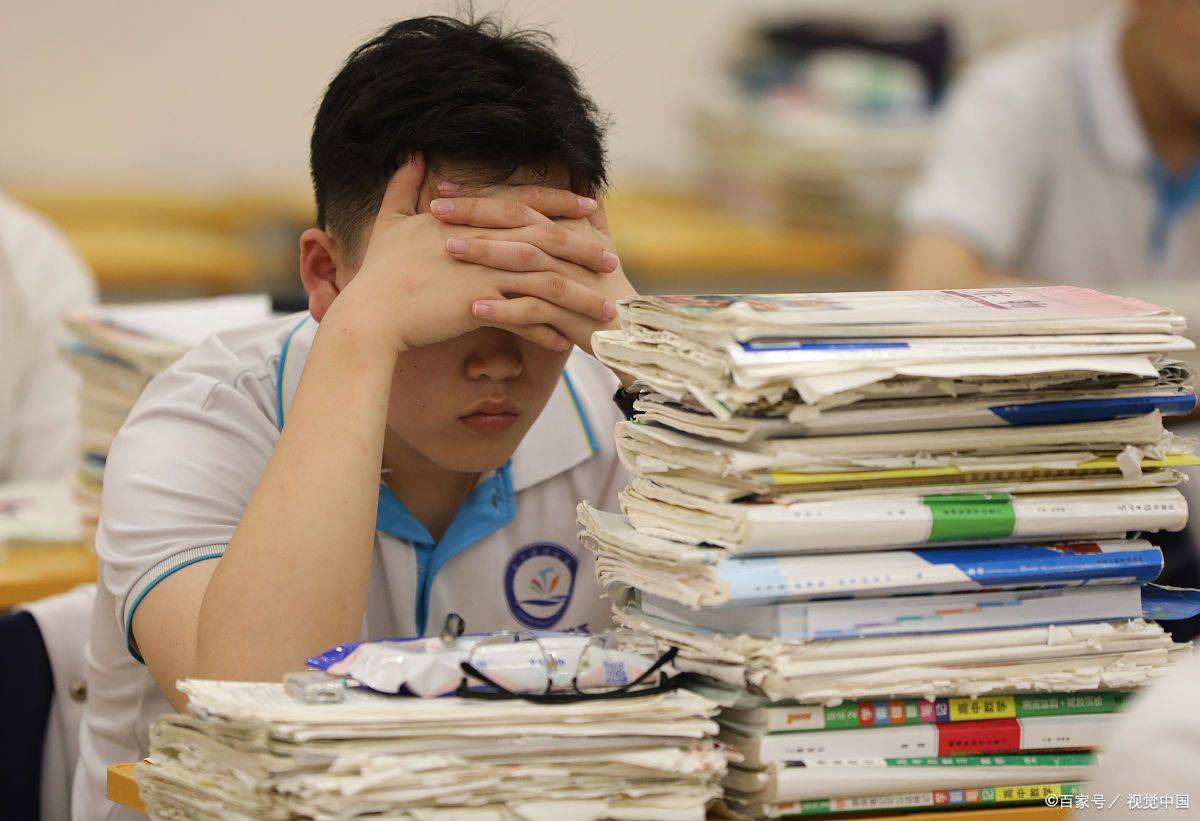 孩子深夜崩溃写作业：比懒惰更可怕的，是“不敢偷懒”的伪勤奋