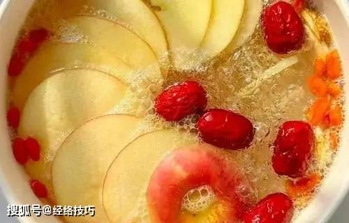 原创            七到九点唤醒脾胃，苹果水小口慢饮，体感轻盈迎清晨