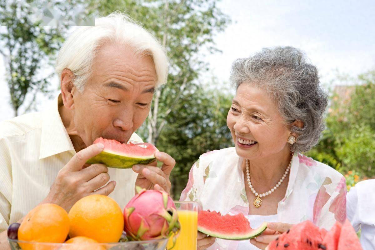 糖尿病不能吃西瓜？医生提醒：除了西瓜外，入夏这4水果也要少吃
