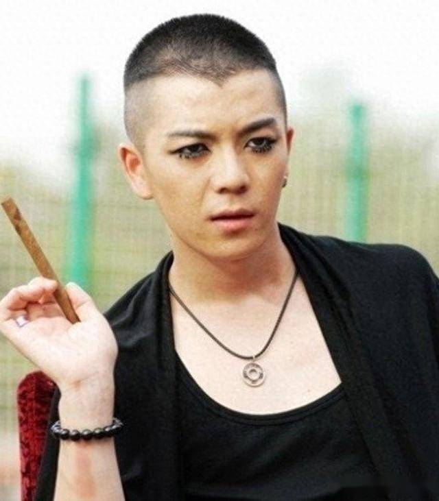 为啥有的男子会有“娘娘腔”，男人有点“娘”，可能是病了？