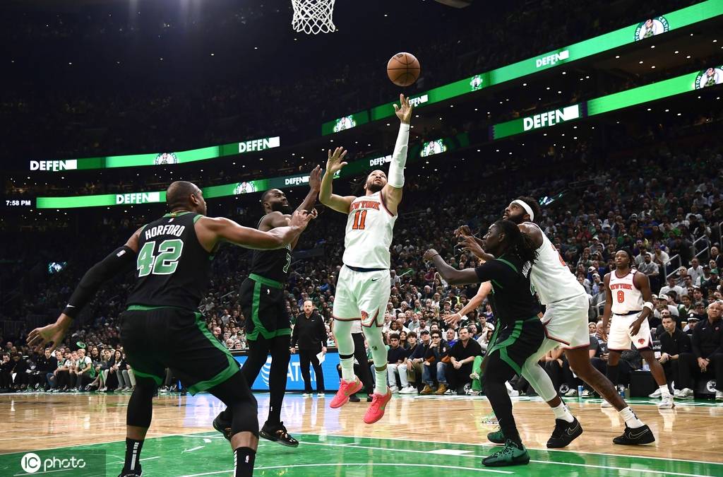 原创            怀特34分布伦森22+6 塔图姆缺阵绿军胜尼克斯2-3