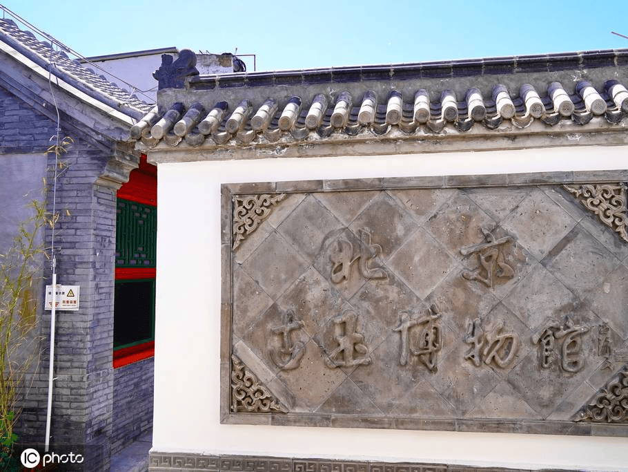 北京古玉文化馆 游客欣赏多样玉器之美