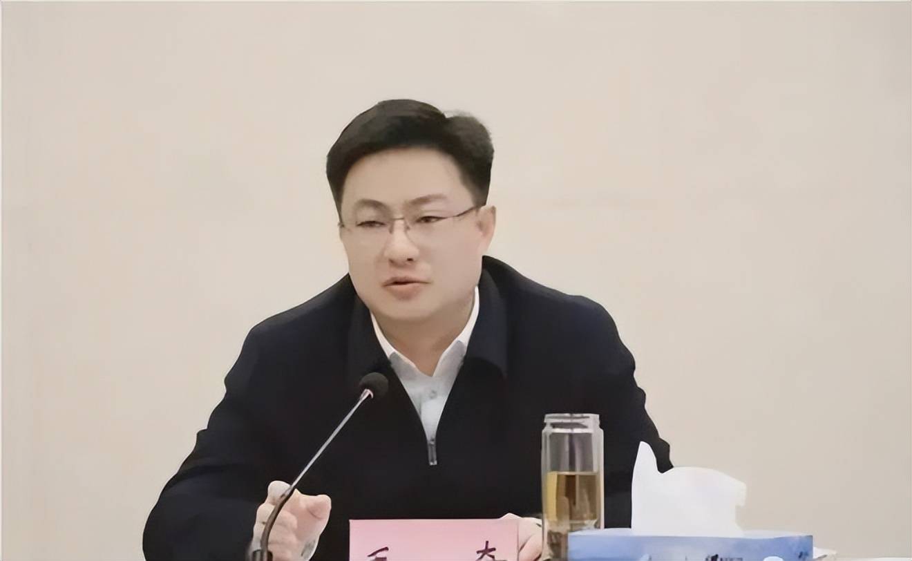 原创            李佩霞毛奇曝更多亲密合影，两人形影不离，李佩霞现状曝光