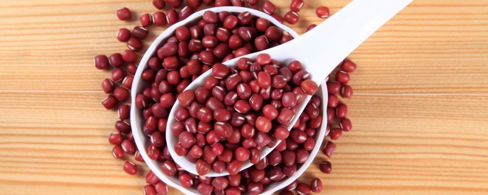 夏季药膳食谱：清凉滋补护体，守护夏日健康（30 字以内符合 SEO）