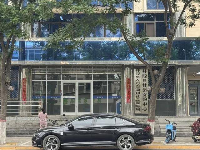 河北一工作34年编外员工办退休时被强制“自愿转保”！一年多来无任何收入，全靠子女接济和回收旧衣服为生