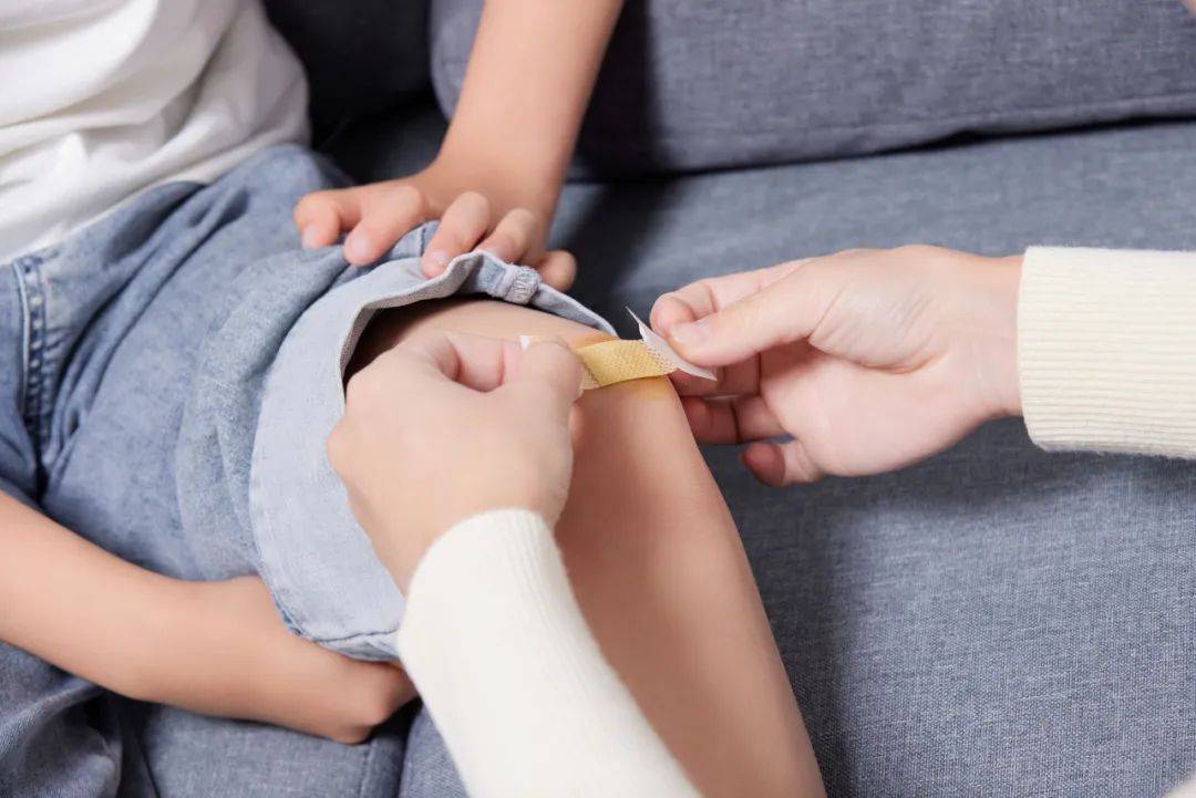 创口贴不能随便贴！这几种情况要注意→