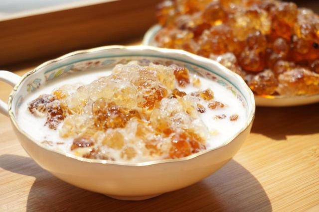 桃胶雪燕皂角米：舌尖上的“养颜天团”