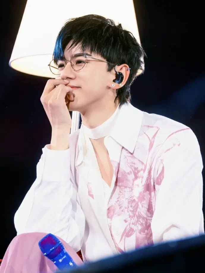 张杰演唱会放了三位女儿的语音 童言童语萌化了