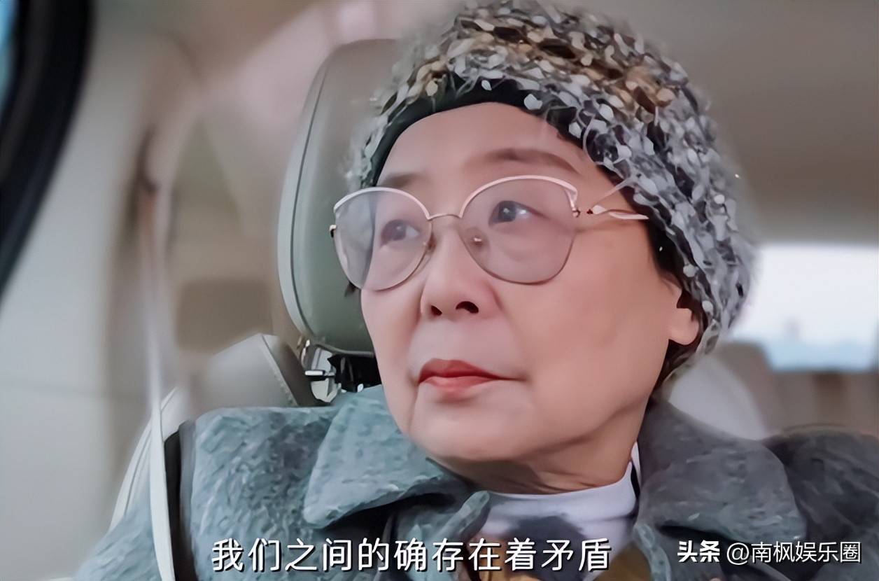 原创            黄圣依的综艺宇宙：是真实人生，还是大型角色扮演？