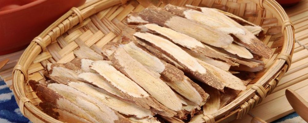 黄芪泡水喝究竟能带来哪些益处呢？