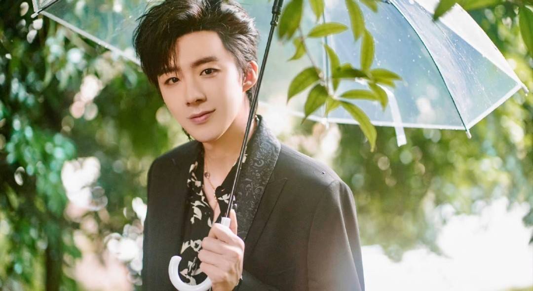 从打杂求生到网红歌手，再到影视歌三栖明星，刘宇宁是如何逆袭的