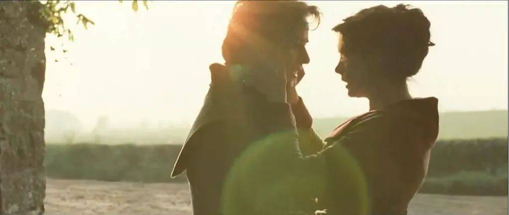 抓住一个男人的心，不是天天黏着他，不是一直关注他，而是这么做