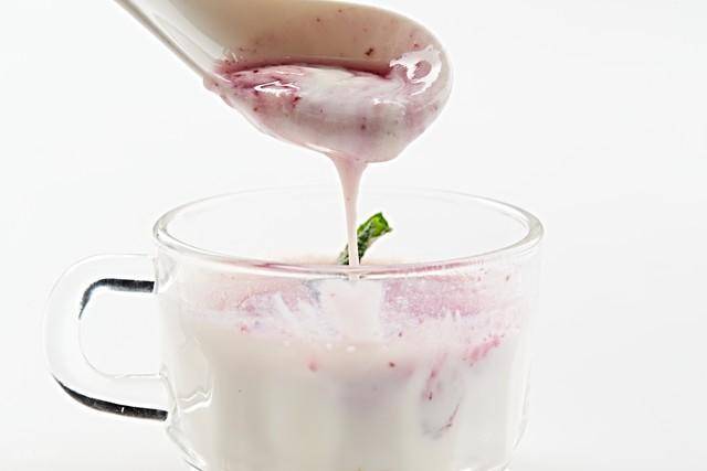 酸奶和纯牛奶哪个比较好？看完再也不纠结了