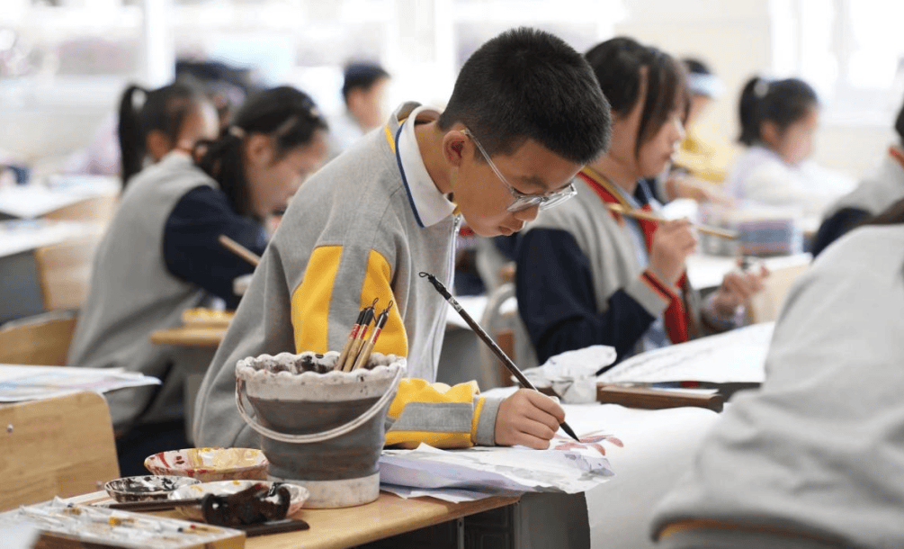 笔墨飞舞·创意无限 2025年观山湖区第十一届青少年科技艺术赛事活动书画类比赛开赛