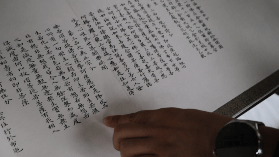 壹点帮办|装裱后疑似被“掉包”，临沂一市民书法真迹变印刷品