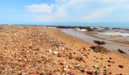 原创内蒙古玛瑙湖中处处都是玛瑙，却被误认为是石子，3年损失20亿