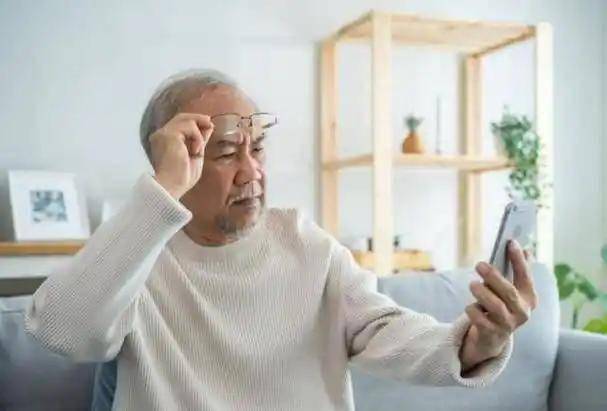 医生：肝硬化发出的第一个信号，通常在眼睛上，很多人都没放心上