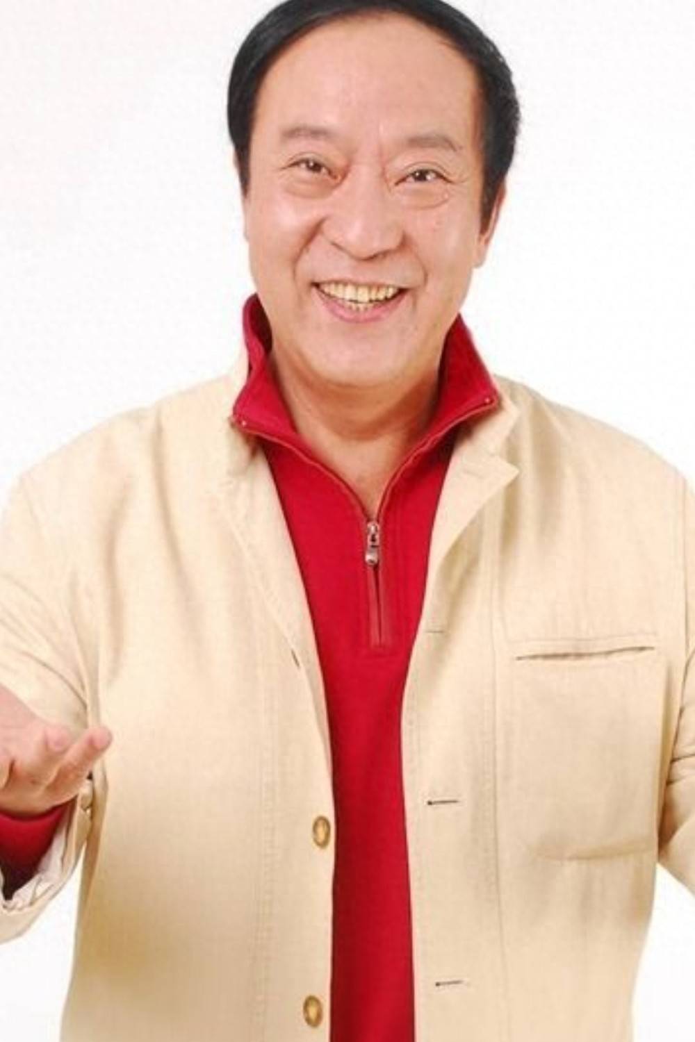 原创            76岁牛群坐地铁被偶遇！满头白发老态尽显，变化太大风光不再