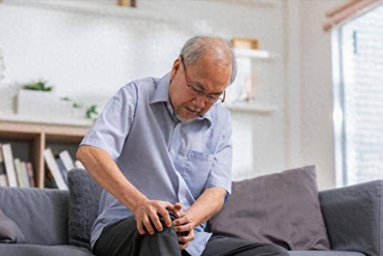 医生发现：经常晒太阳的关节炎患者，用不了多久，身体会有3改善