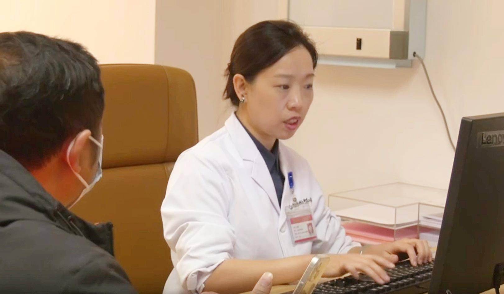 吃两三种口服降糖药，血糖不达标怎么办？专家：上胰岛素，一周注射一次