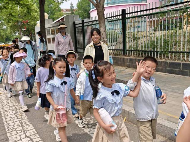 “童”绘艺术梦·共赴小学新征程 —未央区长庆湖滨花园幼儿园“名校+”沉浸式体验小学艺术节活动