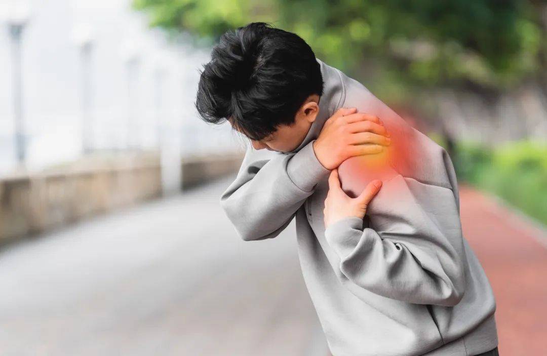 5 种疼痛可能是骨质疏松的信号，可惜很多人不知道，错过最佳治疗时间！