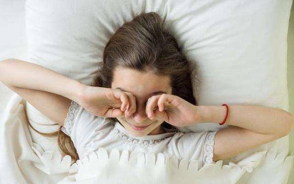 鲁林萍：早起3不要，睡前4远离，自然防病健体！