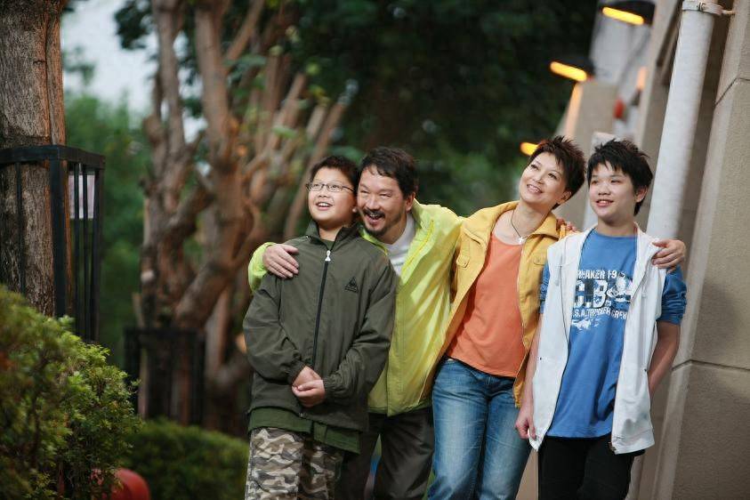 陈敏儿曝黄日华曾是“NG王”，曾为此手术，靠毅力克服台词障碍