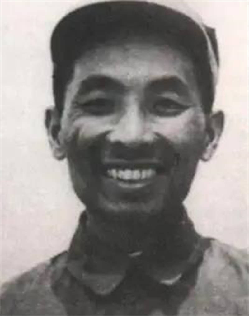 1944年，叶飞找医生看牙，看到诊所墙上的字画后急令：抓捕牙医