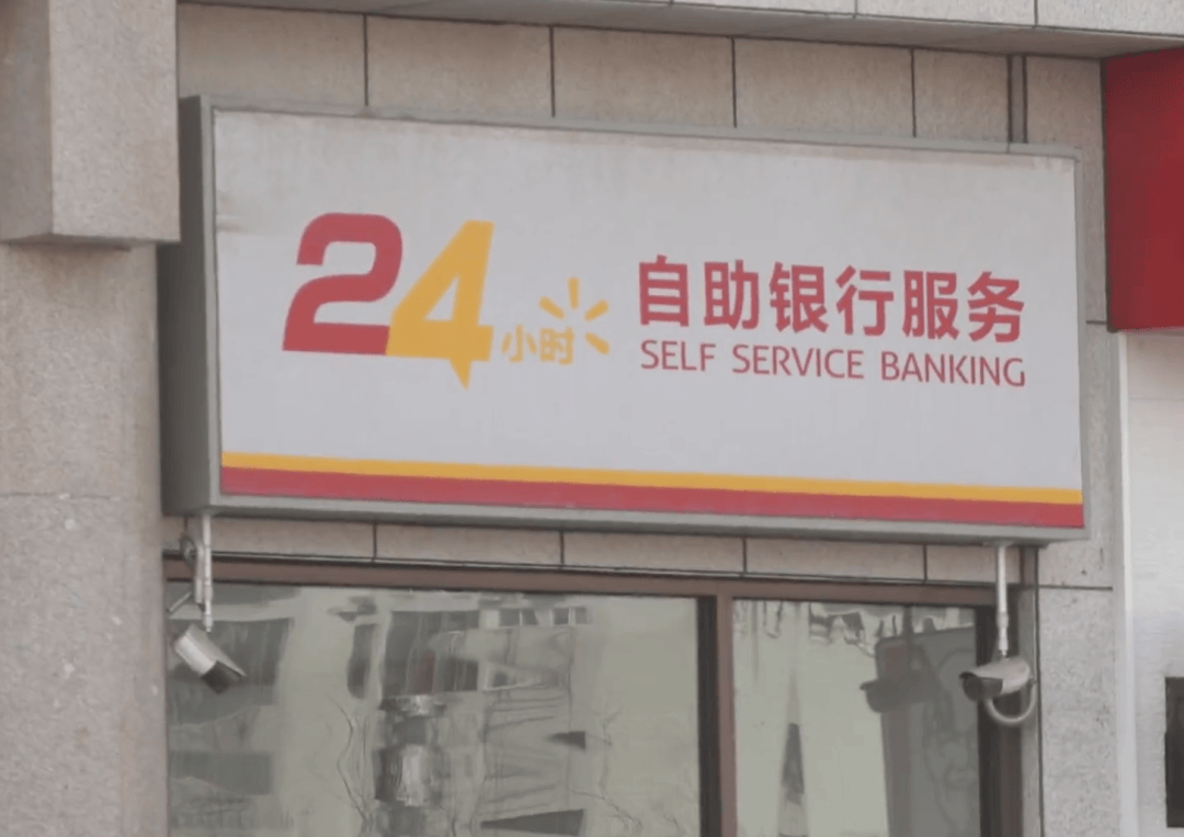 75岁大姨街头怒吼：“他就是骗子！抓错了我赔！”