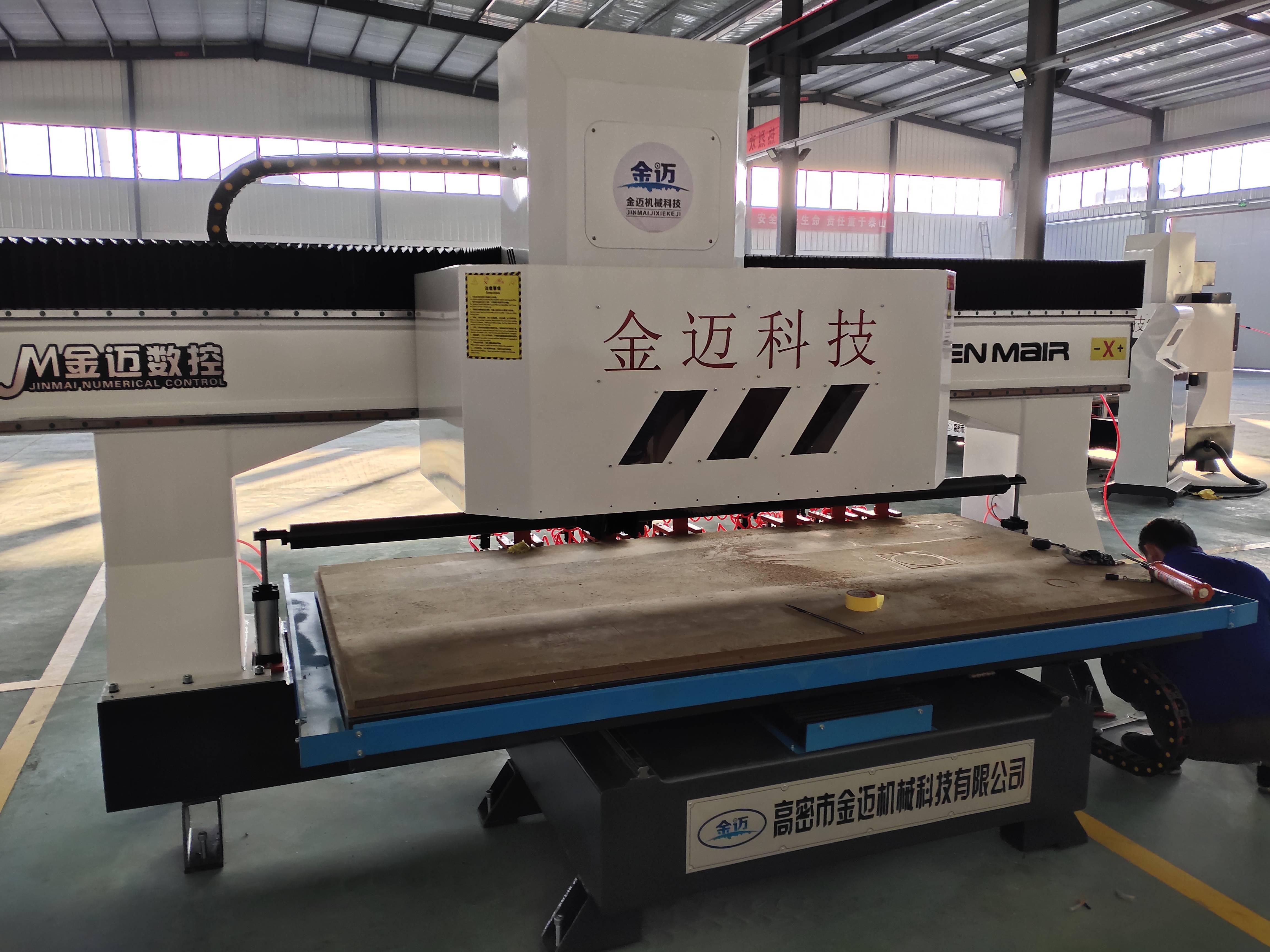 精密木工裁板锯：精密木工裁板锯 木工工艺的精度保障