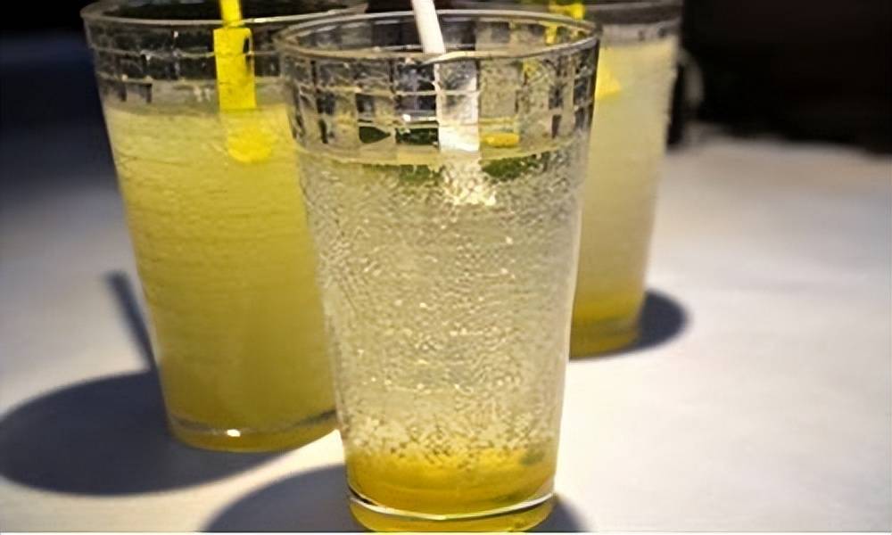 原创            每天都坚持喝碱性的“苏打水”排尿酸，到底有没有效果？看看分析