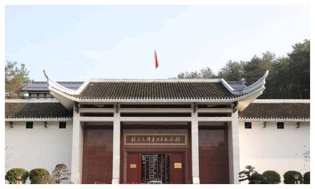 原创            黄炎培送给毛主席一罐茶叶，毛主席收下后，又把茶叶送回了茶厂