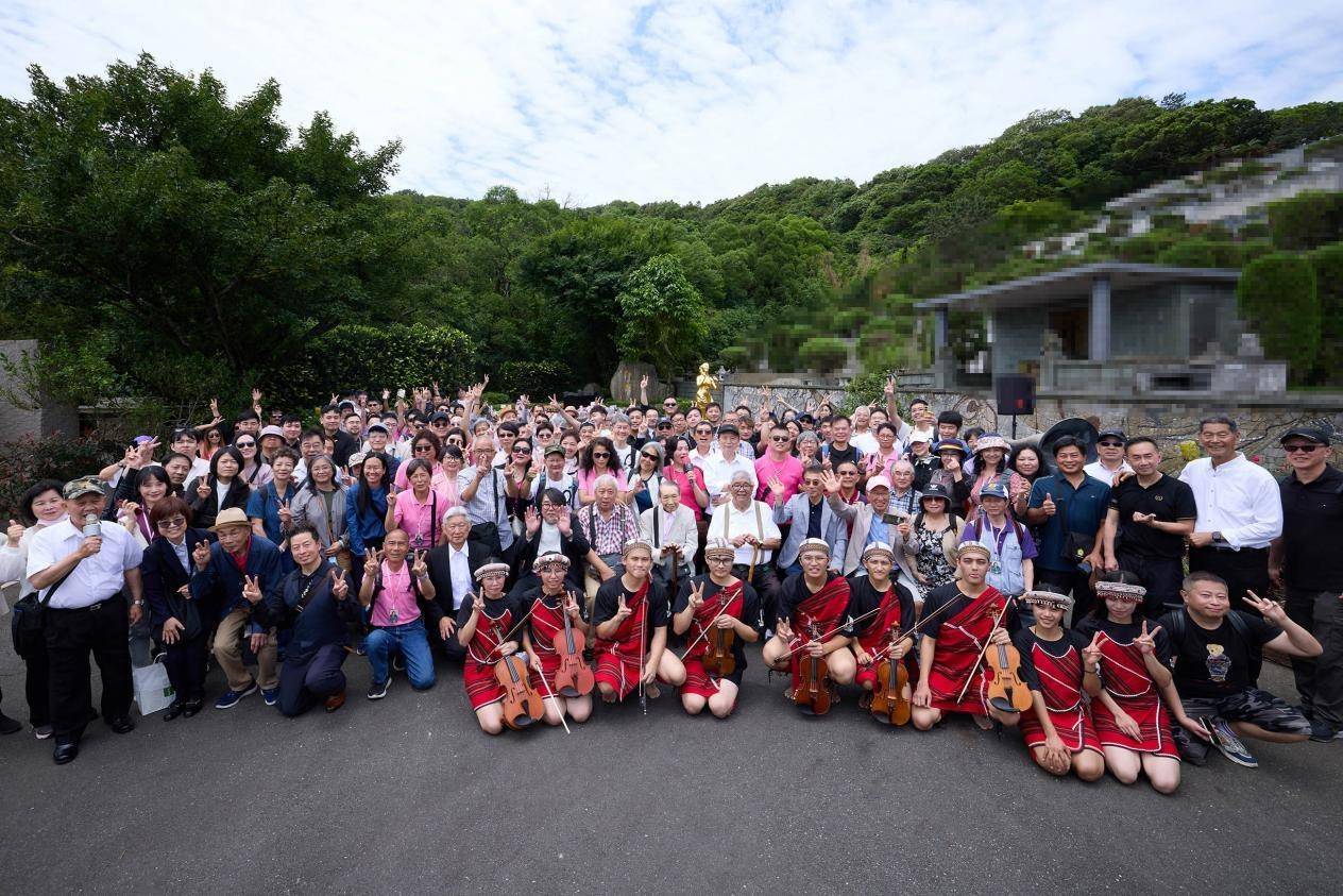 筠园音乐会暖心 邓丽君逝世30周年 花海藏密语“爱你爱我”