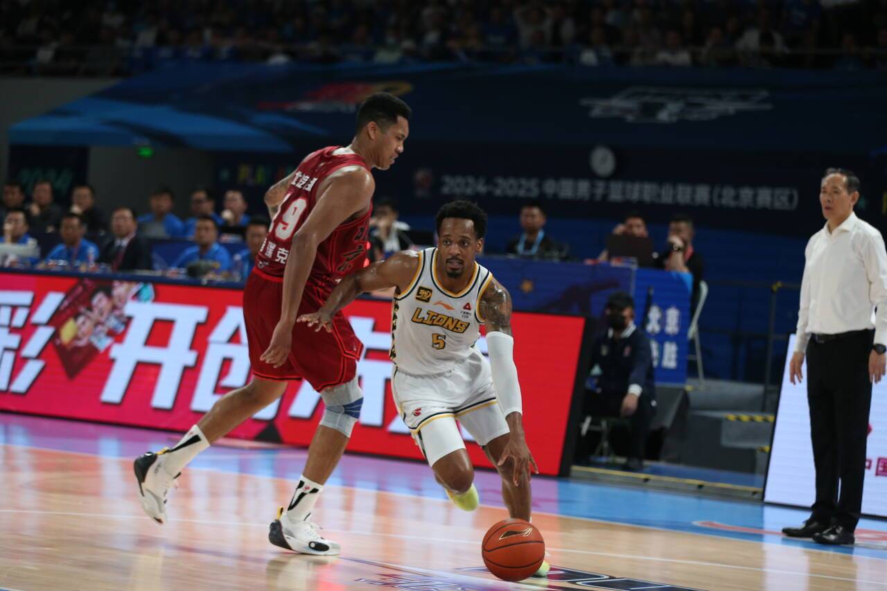 广厦外援布朗夺得总决赛MVP！21-22赛季曾效力北京队