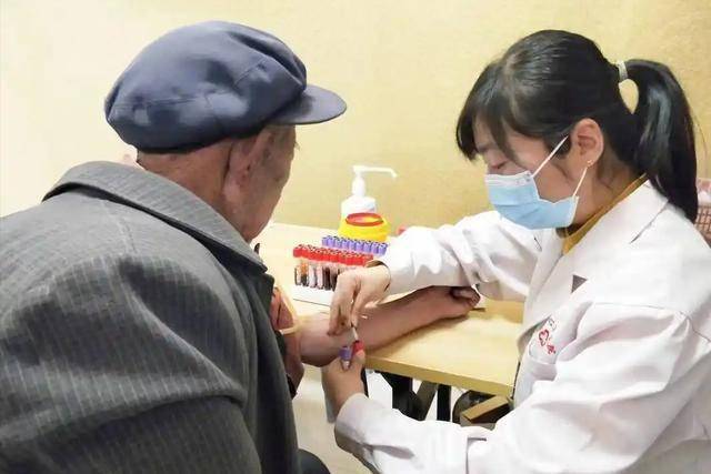 能不能长寿，先查尿酸？医生提醒：65岁后，尿酸超标小心连累全身