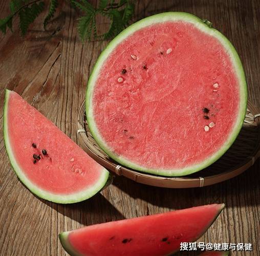 原创            夏季人们对西瓜情有独钟