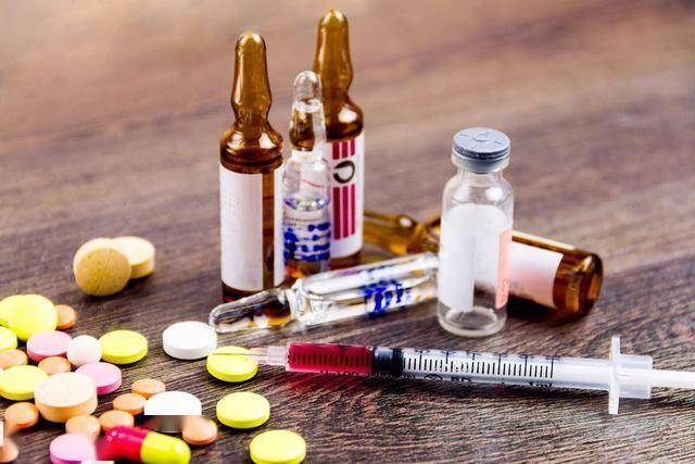 医生提醒：长期服用降糖药的人，日常注意身体这几个变化，别松懈