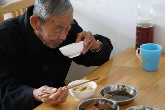 医生研究：早餐一换，每年心血管病少一半，这4种早餐，别再吃了