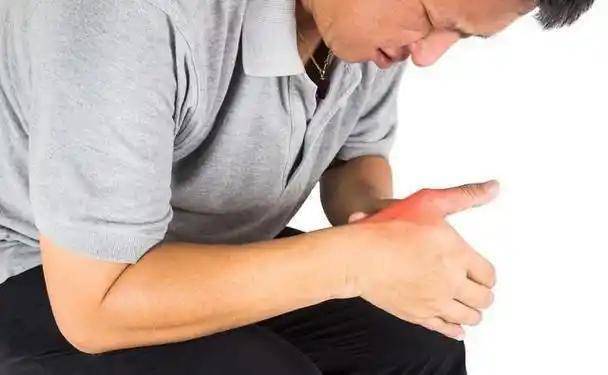 夏天痛风高发！医生提醒：宁可喝啤酒，也别碰5类“低嘌呤”陷阱