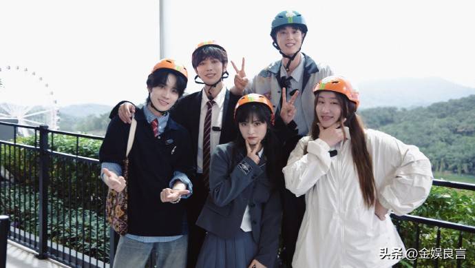 原创            《中餐厅9》路透曝光，黄晓明颜值回春，丁禹兮翟潇闻互动暗示关系