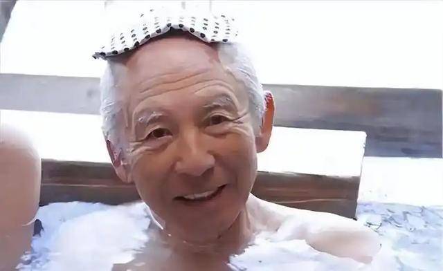 洗澡可能影响寿命！再次提醒：60岁以后，每周洗澡不要超过这次数