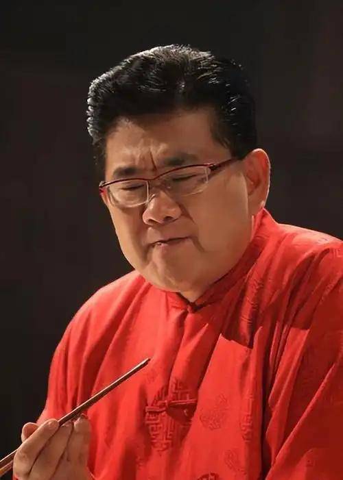 原创            九转大肠受害者？变成各个平台笑柄，上海台一哥曹可凡得罪了谁？