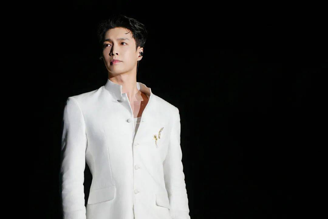 翻车小花拉踩小哪吒？张艺兴带不动艺人？白敬亭扑街了？马嘉祺被罚？姨太问答