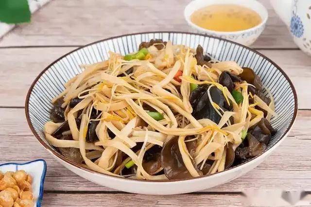 立夏过后进入雨季，天气较湿热，建议常吃8道菜，暖胃补阳还祛湿