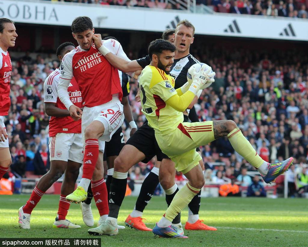 英超-拉亚屡次扑救赖斯世界波 阿森纳1-0纽卡锁欧冠资格