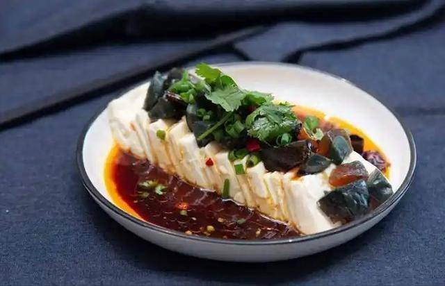 皮蛋是胆固醇“元凶”？医生告诫：胆固醇高的人，3物最好少吃些