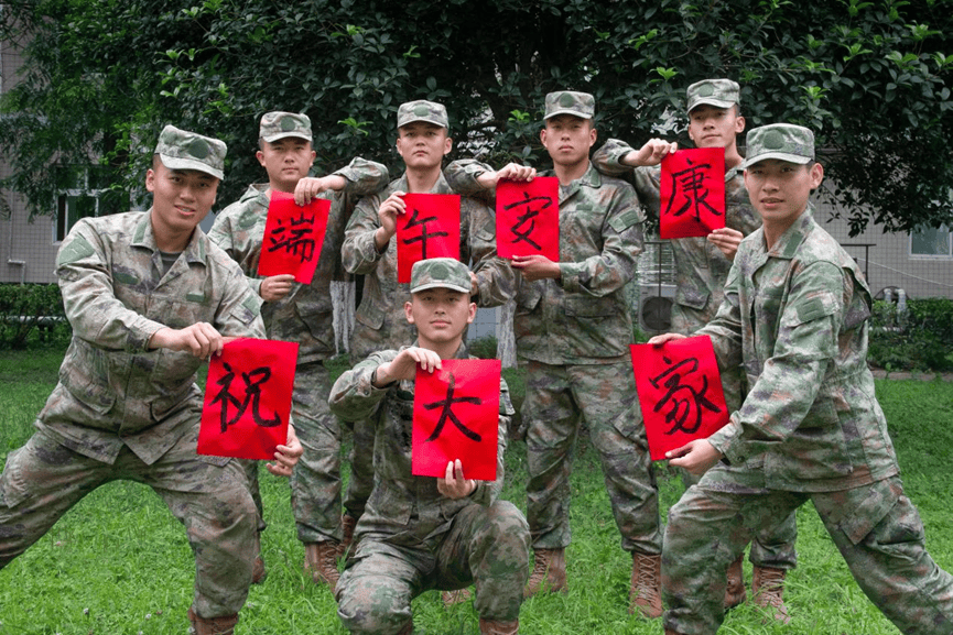 包粽子、学书法……部队官兵这样迎端午